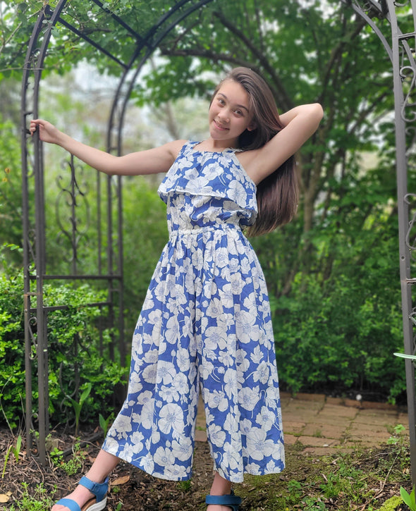 Newness Kids - Girl's wide-legged floral print jumpsuit in Blue